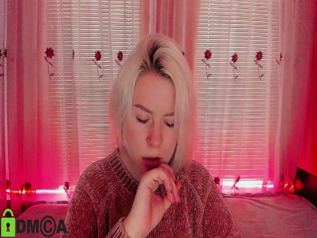 Live sex webcam photo for Violetta33 #272358279