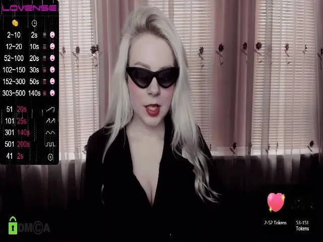 Live sex webcam photo for Violetta33 #272942323