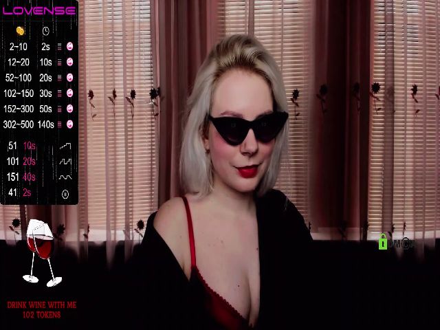 Live sex webcam photo for Violetta33 #272942635