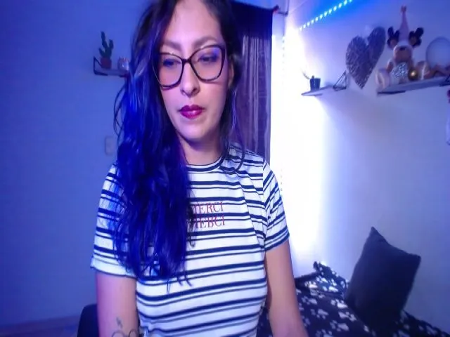 Live sex webcam photo for Violettmoon #271998773