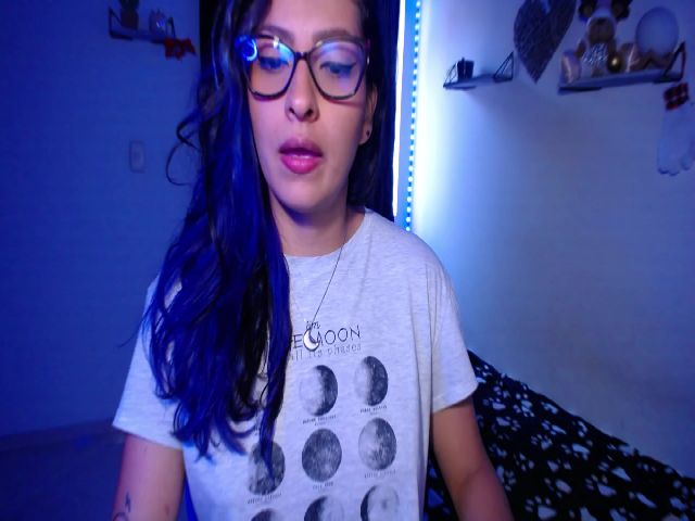 Live sex webcam photo for Violettmoon #272069056