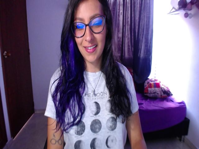 Live sex webcam photo for Violettmoon #273373533