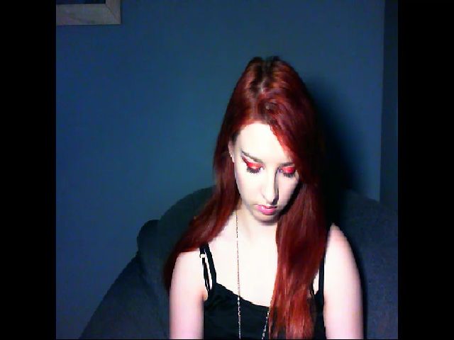 Live sex webcam photo for VirginLuna18 #271843033