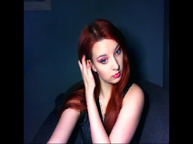 Live sex webcam photo for VirginLuna18 #271851818