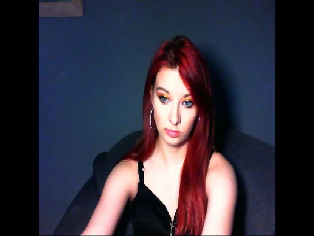 Live sex webcam photo for VirginLuna18 #271921689