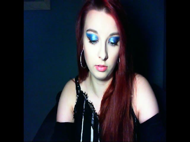 Live sex webcam photo for VirginLuna18 #271995555