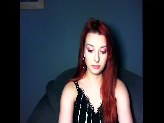 Live sex webcam photo for VirginLuna18 #272043107