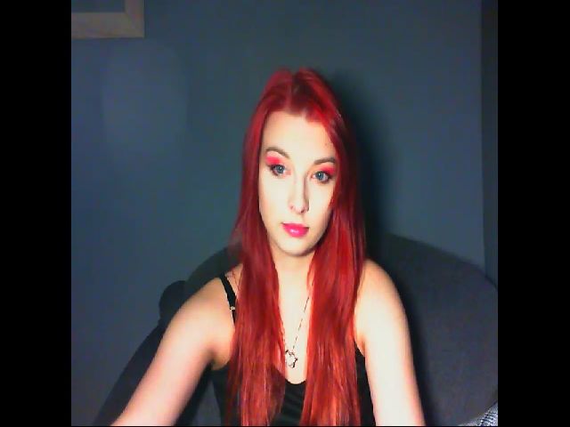 Live sex webcam photo for VirginLuna18 #272227908