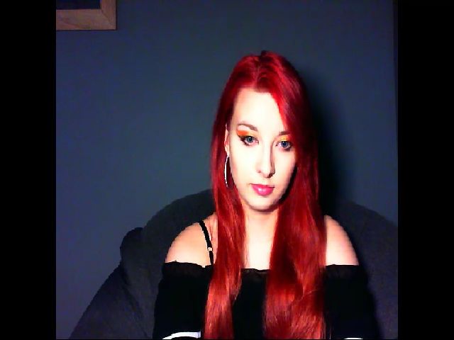 Live sex webcam photo for VirginLuna18 #272268556