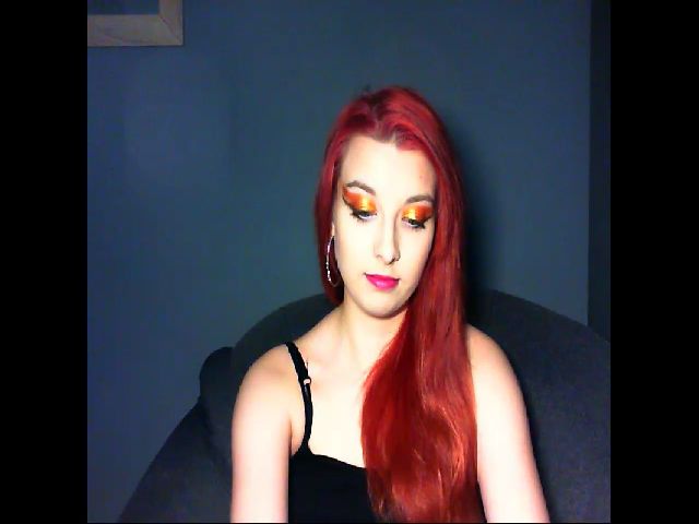 Live sex webcam photo for VirginLuna18 #272317366