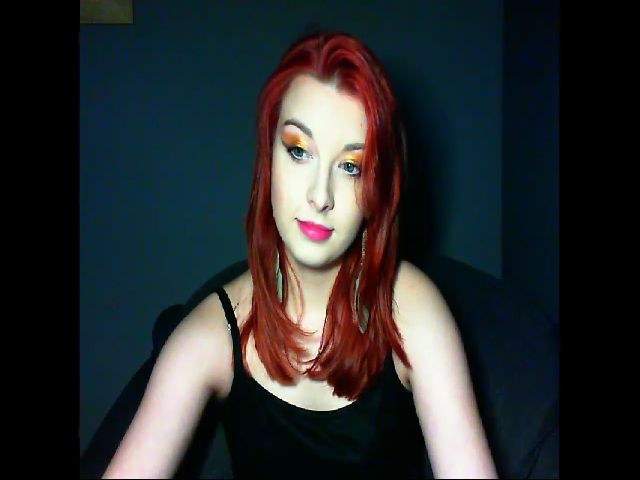 Live sex webcam photo for VirginLuna18 #272344996