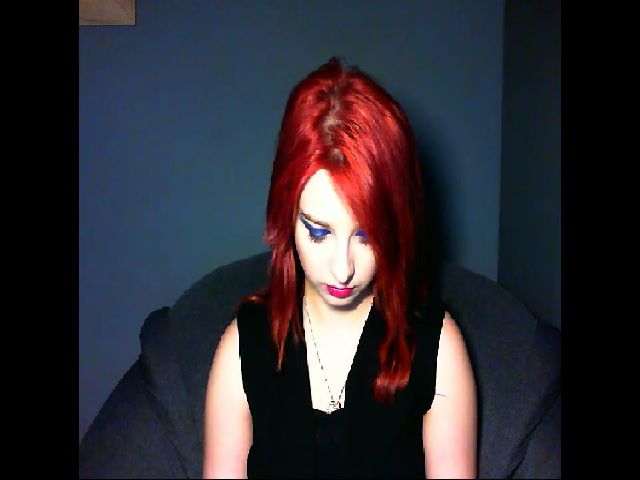 Live sex webcam photo for VirginLuna18 #272358934