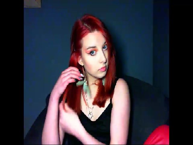 Live sex webcam photo for VirginLuna18 #272374239