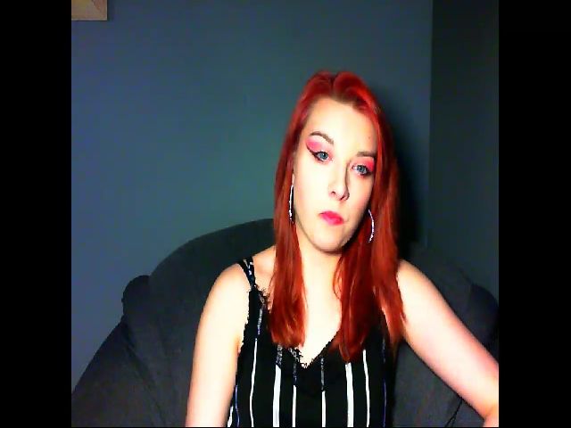 Live sex webcam photo for VirginLuna18 #272413597