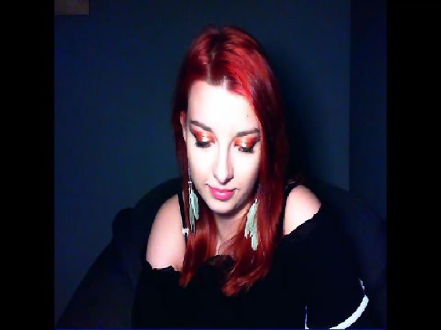 Live sex webcam photo for VirginLuna18 #272424639