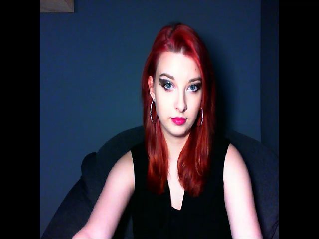 Live sex webcam photo for VirginLuna18 #272438135