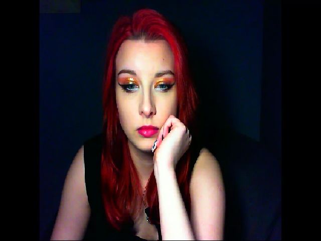 Live sex webcam photo for VirginLuna18 #272500912