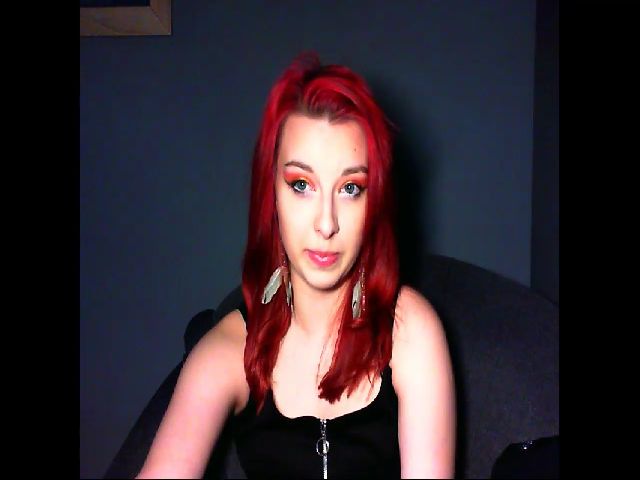 Live sex webcam photo for VirginLuna18 #272608371