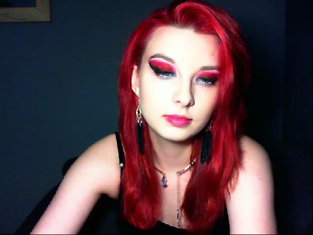 Live sex webcam photo for VirginLuna18 #273002118