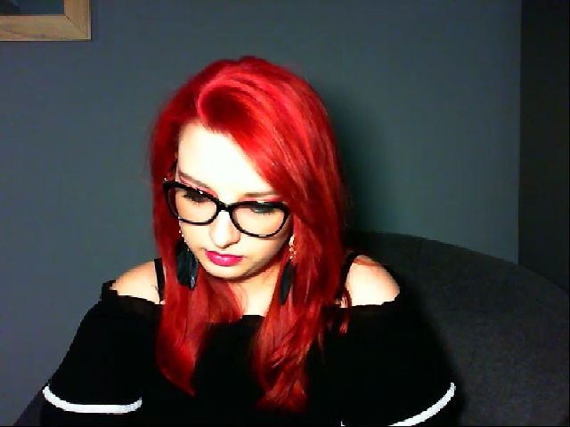 Live sex webcam photo for VirginLuna18 #273013235