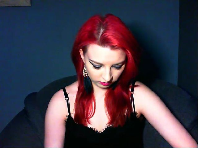 Live sex webcam photo for VirginLuna18 #273213309