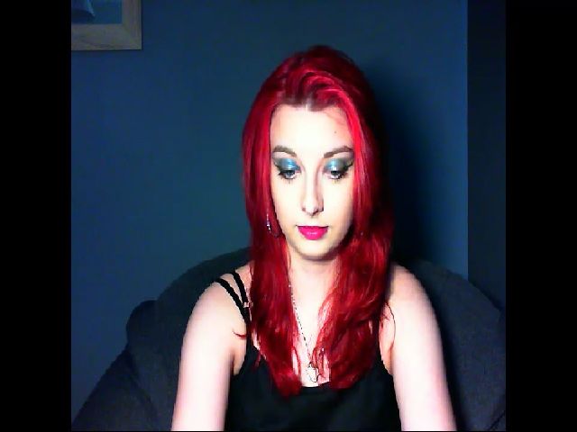 Live sex webcam photo for VirginLuna18 #273382716