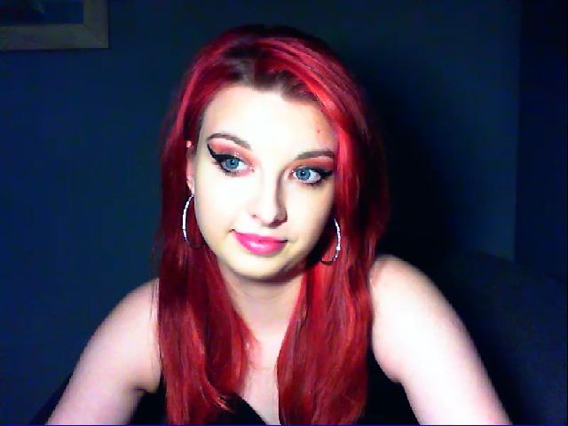 Live sex webcam photo for VirginLuna18 #273429896