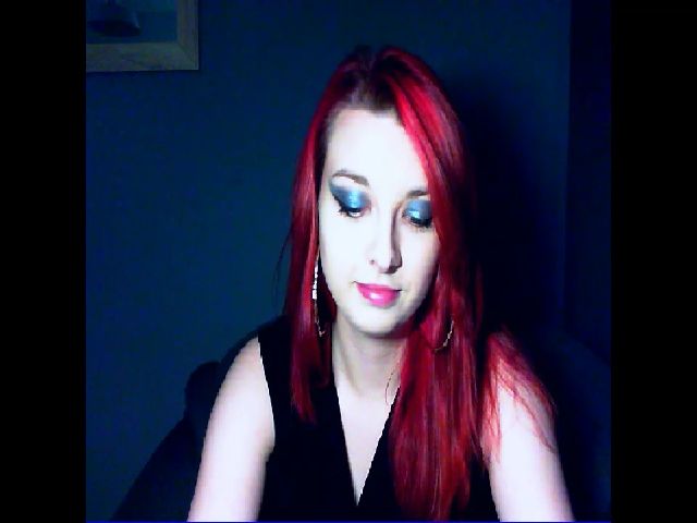 Live sex webcam photo for VirginLuna18 #273700616