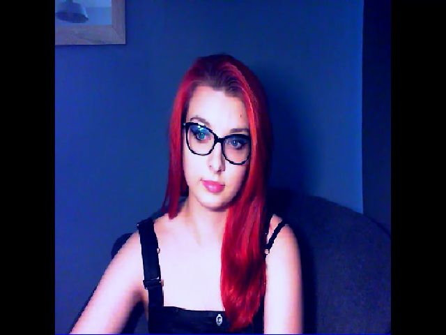 Live sex webcam photo for VirginLuna18 #273899598