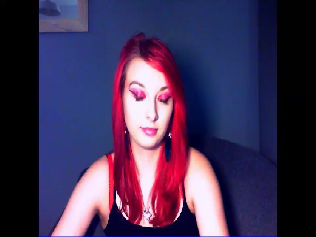 Live sex webcam photo for VirginLuna18 #274190442