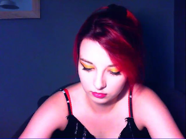 Live sex webcam photo for VirginLuna18 #274270874