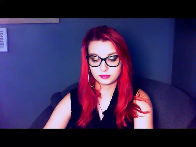 Live sex webcam photo for VirginLuna18 #274533798