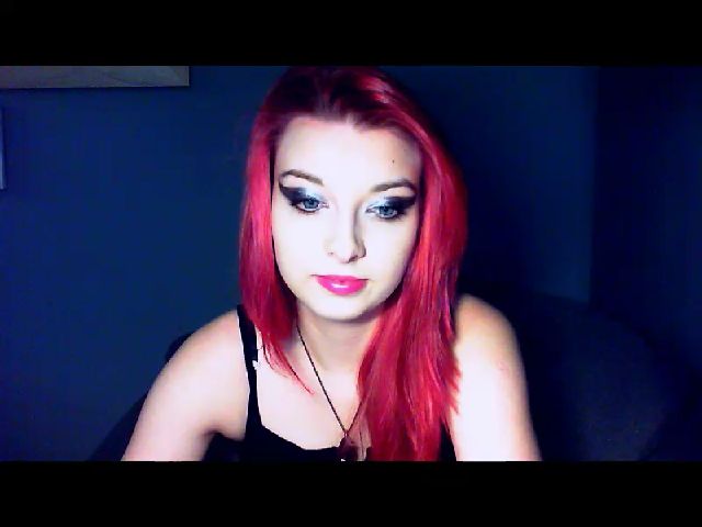 Live sex webcam photo for VirginLuna18 #274907150