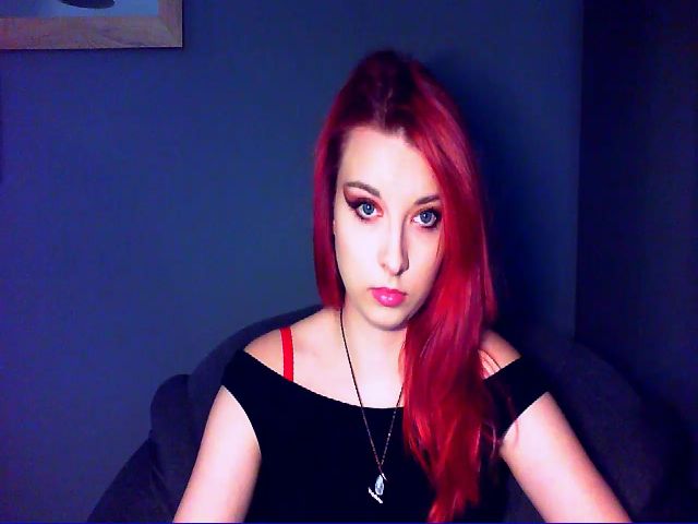 Live sex webcam photo for VirginLuna18 #275287370
