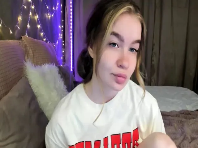Live sex webcam photo for VirtualGirl_ #274365846