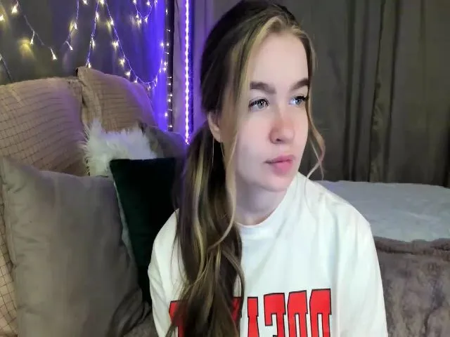 Live sex webcam photo for VirtualGirl_ #274367879
