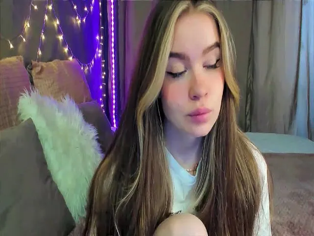 Live sex webcam photo for VirtualGirl_ #274492534