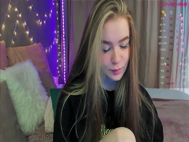 Live sex webcam photo for VirtualGirl_ #274644167