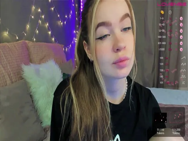Live sex webcam photo for VirtualGirl_ #274654498
