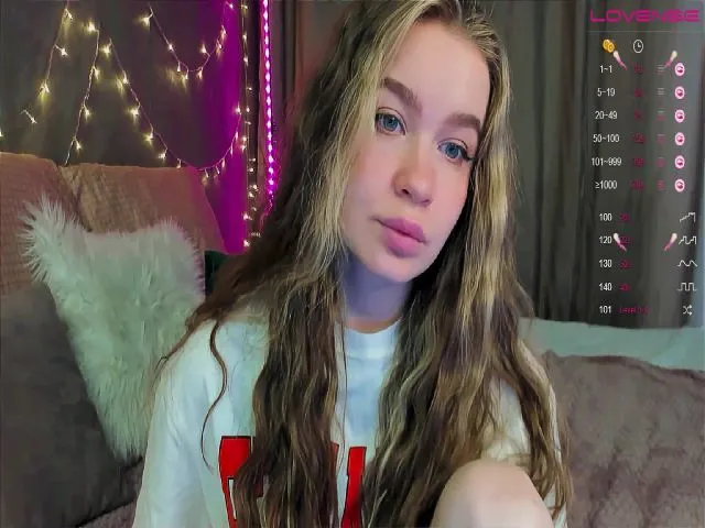 Live sex webcam photo for VirtualGirl_ #274702593