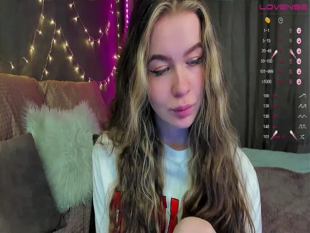 Live sex webcam photo for VirtualGirl_ #274715595
