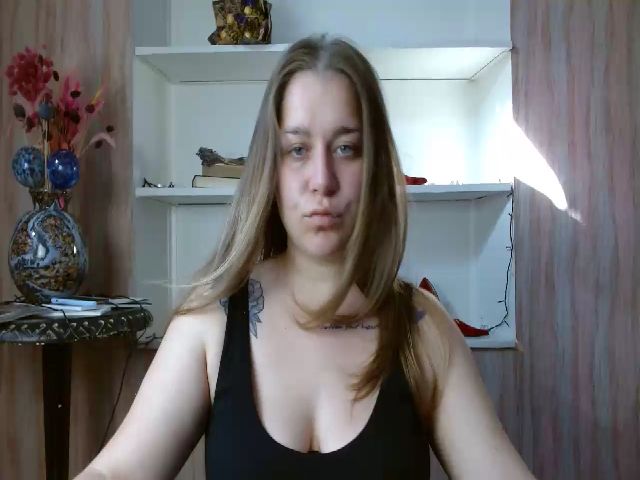 Live sex webcam photo for Vivi_sweet #273899351