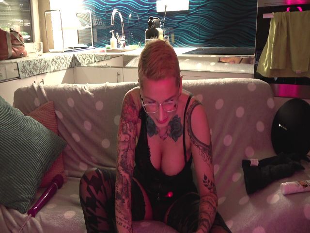 Live sex webcam photo for VivianMoorey #273361732