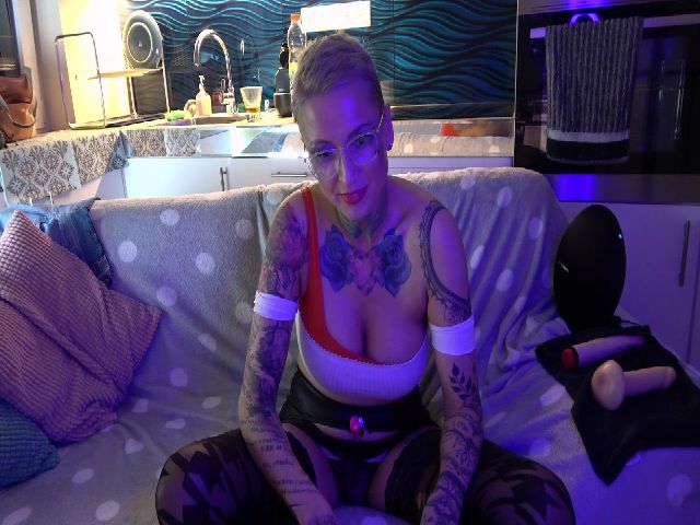 Live sex webcam photo for VivianMoorey #273440997