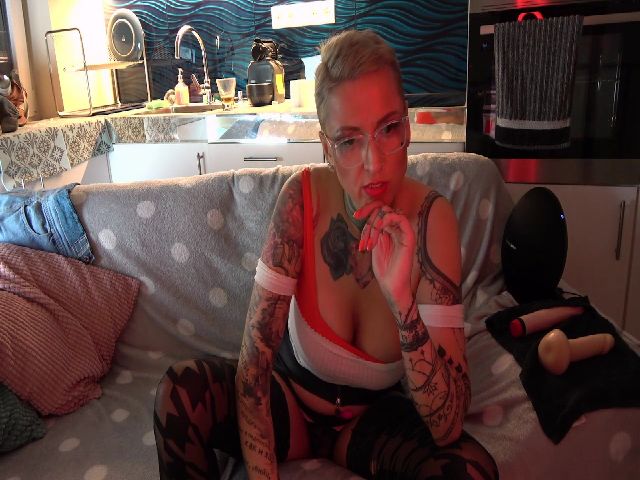 Live sex webcam photo for VivianMoorey #273441378