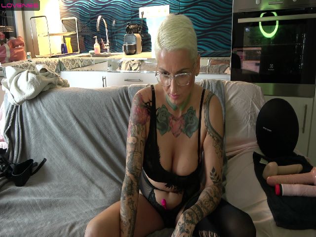 Live sex webcam photo for VivianMoorey #274660194