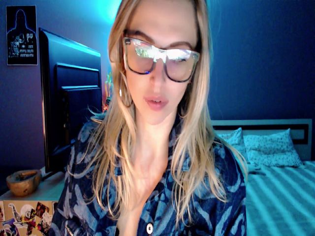 Live sex webcam photo for VivicaCoke #272781216