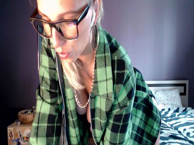 Live sex webcam photo for VivicaCoke #273560141