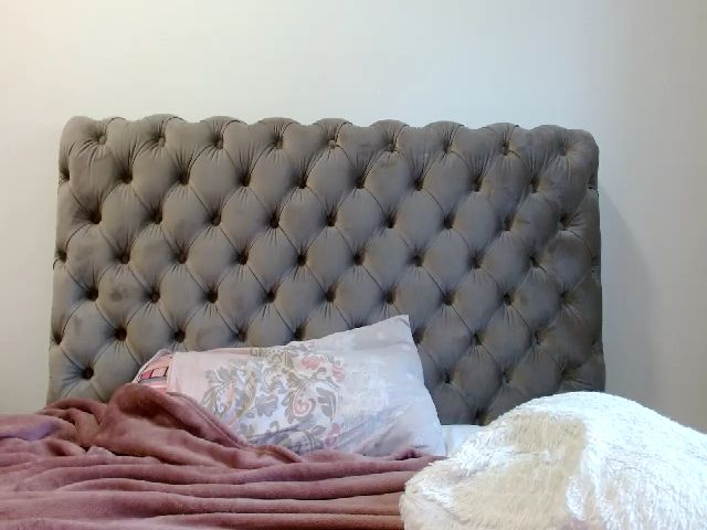 Live sex webcam photo for Vixen_Eliana #271966306