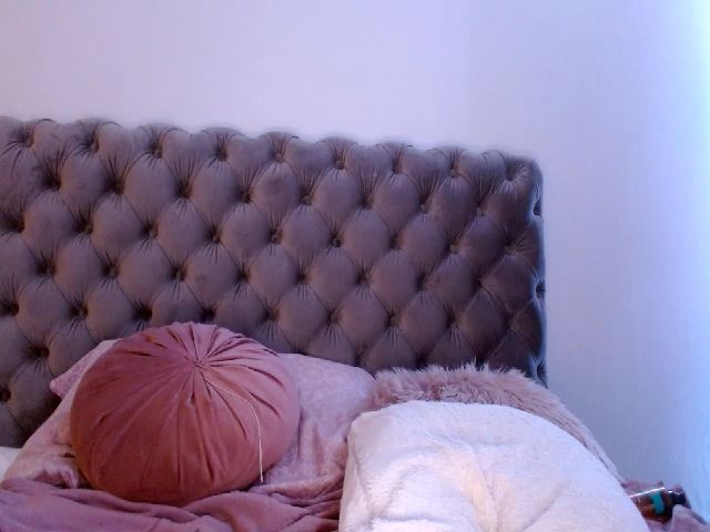 Live sex webcam photo for Vixen_Eliana #272836280